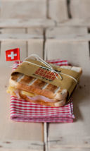 Maxi toast con Gruyère e cipolla caramellata