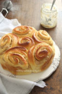 Torta di Rose a lievitazione naturale con confettura di annona