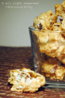Simil - meringhe biscottate con datteri e noci