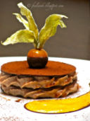Millefoglie di cioccolato con mousse di castagne e salsa di cachi