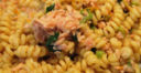 Fusilli con fiori e salmone