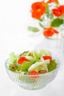 Insalata di Lattuga con Nasturzi e Frutta Secca