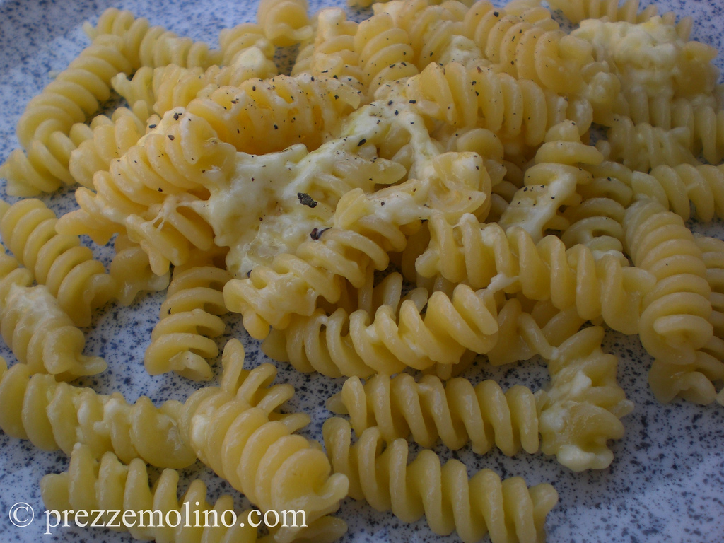 Pasta fusilli cacio e pepe