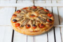 Focaccia alta e morbida con alici e pomodorini: perfetta per Aperito'