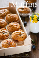 Muffins con caprino e mirtilli–Muffins with goat cheese and blueberries -