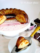 Ciambella con albicocche e cioccolato bianco