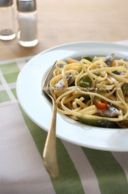 Bavette con alici e peperoncini verdi