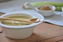 Vellutata tiepida con sedano, coriandolo e mandorle