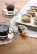 Tartellette di mais e riso con frangipane al caffè