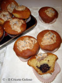 Muffins alle nocciole con ripieno di baci