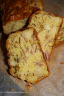 Cake con provolone e mortadella