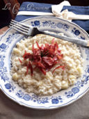 Risotto alle mele mantecato allo Stilton con bresaola croccante e rosmarino