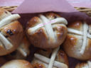 Gli hot cross buns dall'Inghilterra per il piatto storico