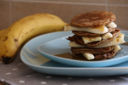 Pancakes alle banane e sciroppo d'acero