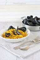 Fettuccine integrali con guazzetto di cozze allo zafferano