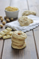 Cookies al cioccolato bianco e noci macadamia