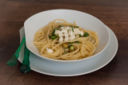 Una pasta semplice e un aperitivo molecolare
