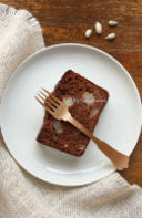 Cake con cioccolato e pere al cardamomo