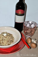 Risotto con funghi, carne e fiorone di capra