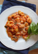 Orecchiette col sugo di pomodoro fresco e involtini di carne