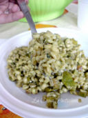 Orzo al pesto di basilico, zucchine verdi e zesta di limone