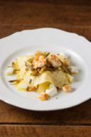 Millefoglie di pasta con carciofi, mazzancolle e mozzarella di bufala