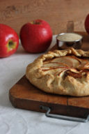 Galette con mele caramellate e fleur de sel