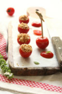 Crumble freddo di acciughe e mandorle nei pomodorini