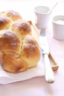 Treccia brioche con uva bicolore