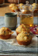 Muffin con gorgonzola, mele e nocciole