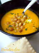 Zuppa di carote con tahini e ceci croccanti