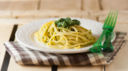 Spaghetti al pesto di agretti, pecorino e noci