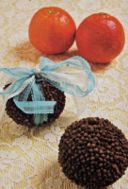Arance aromatiche per profumare armadi e cassetti