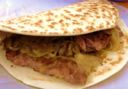 Piadina romagnola con salsiccia e cipolle