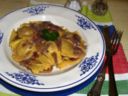 Ravioli ai funghi con sugo di cipolle rosse