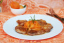 Scaloppine di filetto di maiale con albicocche e birra