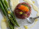 Tartar di Tonno Rosso con Caviale, Asparagi e Salsa al Limone