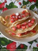 Crepes con fragole e crema pasticcera