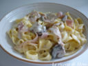 Tagliatelle con panna, prosciutto e funghi