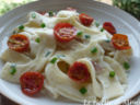 Pappardelle con yogurt, scalogno e pomodori