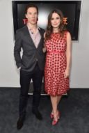 Kate Middleton e Keira Knightley mamme: abito a fiori per una gara di stile