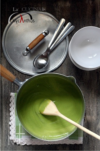 zuppa di pisellini e wasabi, oppure zenzero