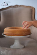 2 pesche e una tazza di yogurt