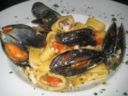 Calamarata cozze, gamberi, calamari e pomodorini