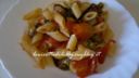 pasta al sugo di pomodori peperoni e melanzane