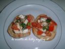 friselle leccesi con pomodoro mozzarella e rucola