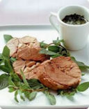 Agnello al vino con salsa alla menta.