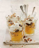 Arance con panna montata e frutta secca.