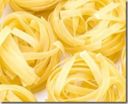 Tagliatelle alla robiola, erba cipollina e fiori di zucca