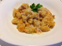 Gnocchetti di zucca con pancetta e robiola.